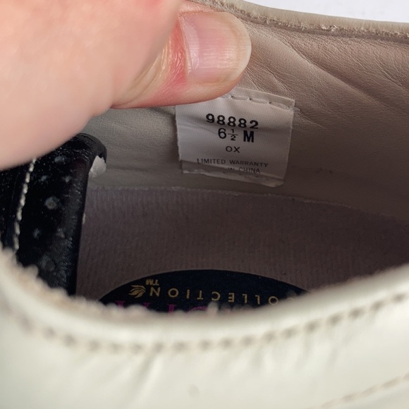 Footjoy Europa Collection wing tip style cream and black golf shoes - Picture 7 of 16